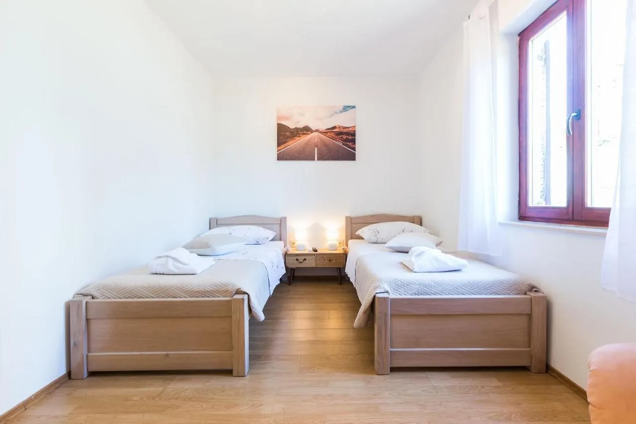 Kelava Rooms Zara